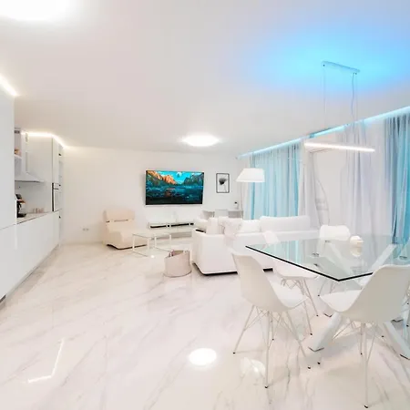 Emirates White Sensation Apartment Sofia